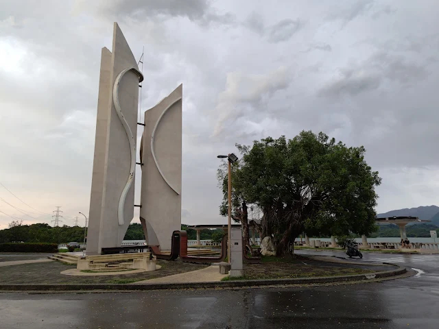 仁義潭水庫 - 紀念碑 - 停車場