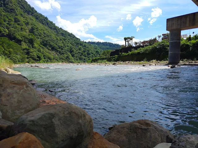 觸口天長地久橋 (阿里山國家風景區) - 地久橋下「停車場」 - 八掌溪 觸口天長地久橋 (阿里山國家風景區) - 地久橋下「停車場」 - 八掌溪