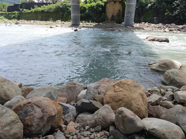 觸口天長地久橋 (阿里山國家風景區) - 地久橋下「停車場」 - 八掌溪 觸口天長地久橋 (阿里山國家風景區) - 地久橋下「停車場」 - 八掌溪