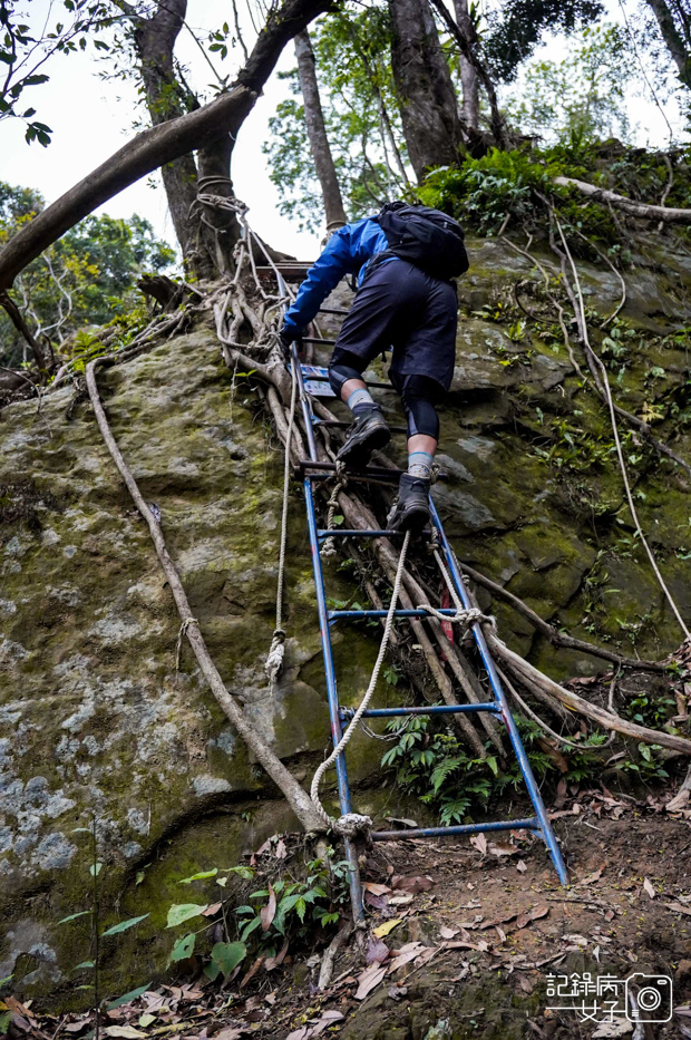 15桃園新竹小百岳石牛山步道拉繩攀岩五寮尖.jpg