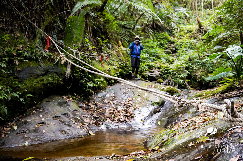 9桃園新竹小百岳石牛山步道拉繩攀岩五寮尖.jpg