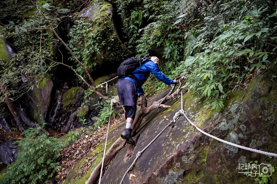 11桃園新竹小百岳石牛山步道拉繩攀岩五寮尖.jpg