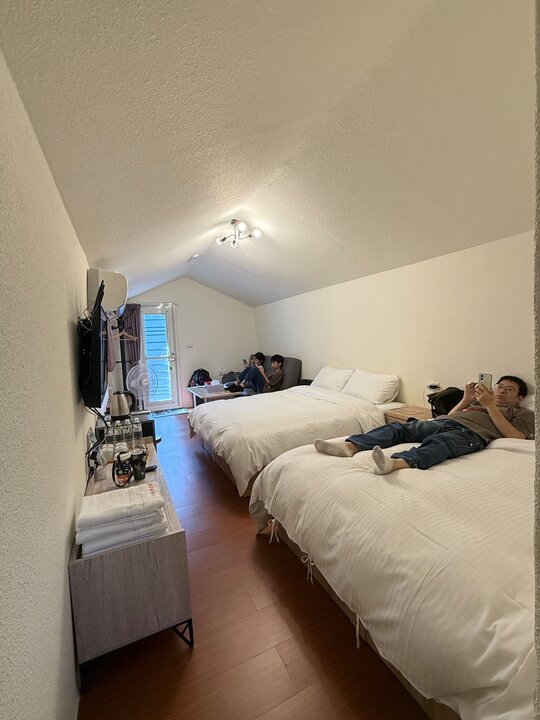 南投日月潭住宿推薦巴洛爸洛的家！藏身山林裡的色彩繽紛獨棟小屋～