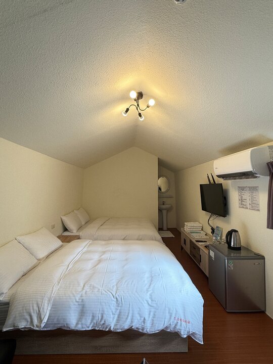 南投日月潭住宿推薦巴洛爸洛的家！藏身山林裡的色彩繽紛獨棟小屋～