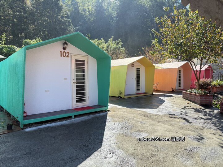 南投日月潭住宿推薦巴洛爸洛的家！藏身山林裡的色彩繽紛獨棟小屋～