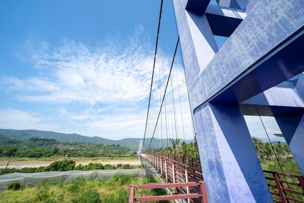 台南之最!楠西永興吊橋!紫色浪漫橫跨曾文溪,飽覽山水風光