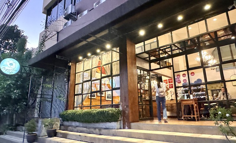 泰國連續五年米其林！清邁美食Magnolia Café餐酒館，紅綠咖哩超推薦。