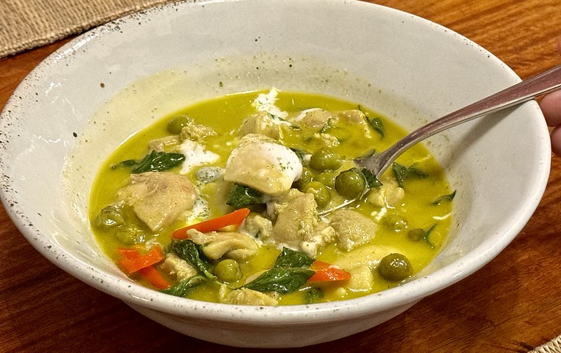 泰國連續五年米其林！清邁美食Magnolia Café餐酒館，紅綠咖哩超推薦。