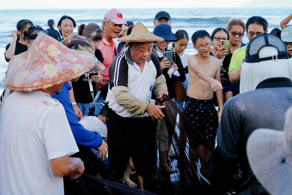 鐵道浪花小旅行|東北角一日遊 × 牽罟體驗 × 外澳月夜浪花