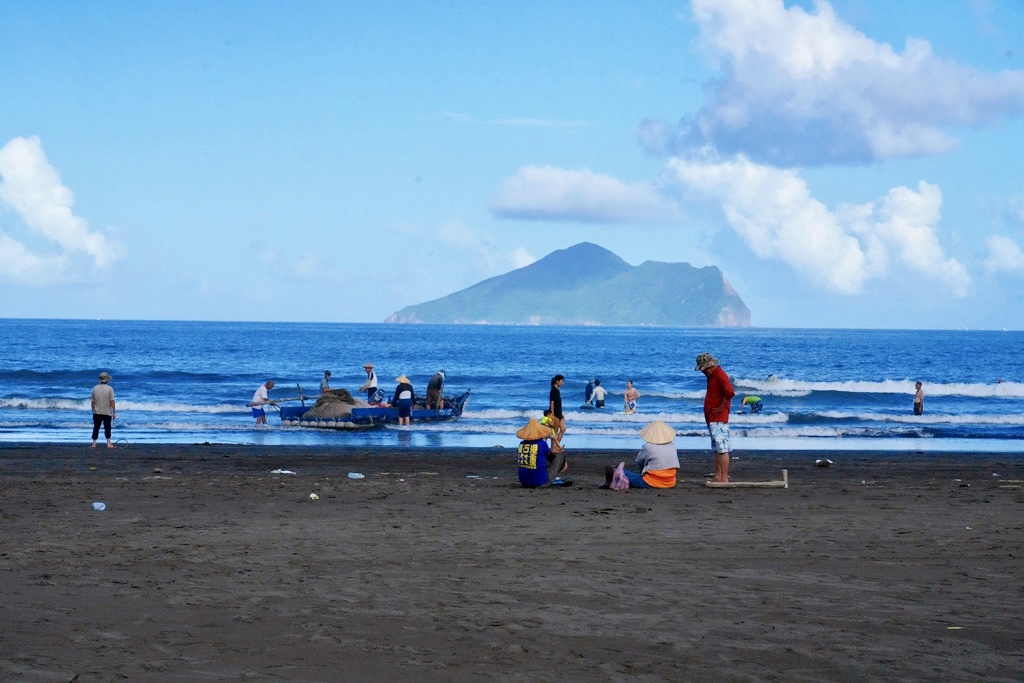 鐵道浪花小旅行|東北角一日遊 × 牽罟體驗 × 外澳月夜浪花