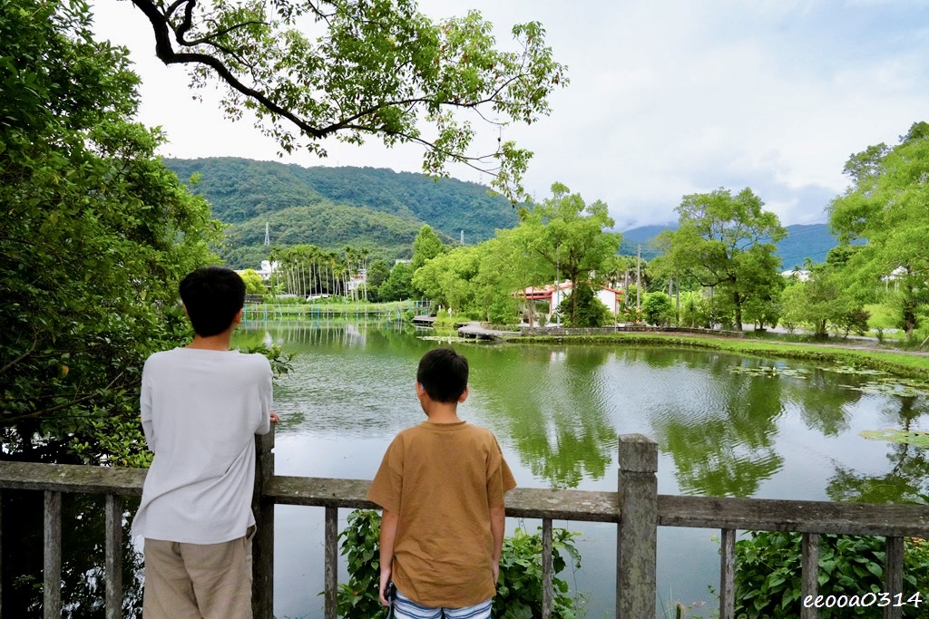 宜蘭員山玩水景點「雷公埤」天然湧泉戲水趣,親子觀察小魚小蝦的 宜蘭員山玩水景點「雷公埤」天然湧泉戲水趣,親子觀察小魚小蝦的