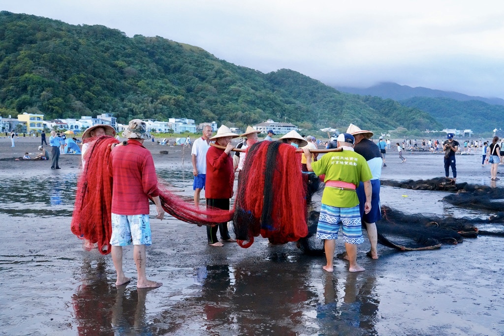 鐵道浪花小旅行|東北角一日遊 × 牽罟體驗 × 外澳月夜浪花