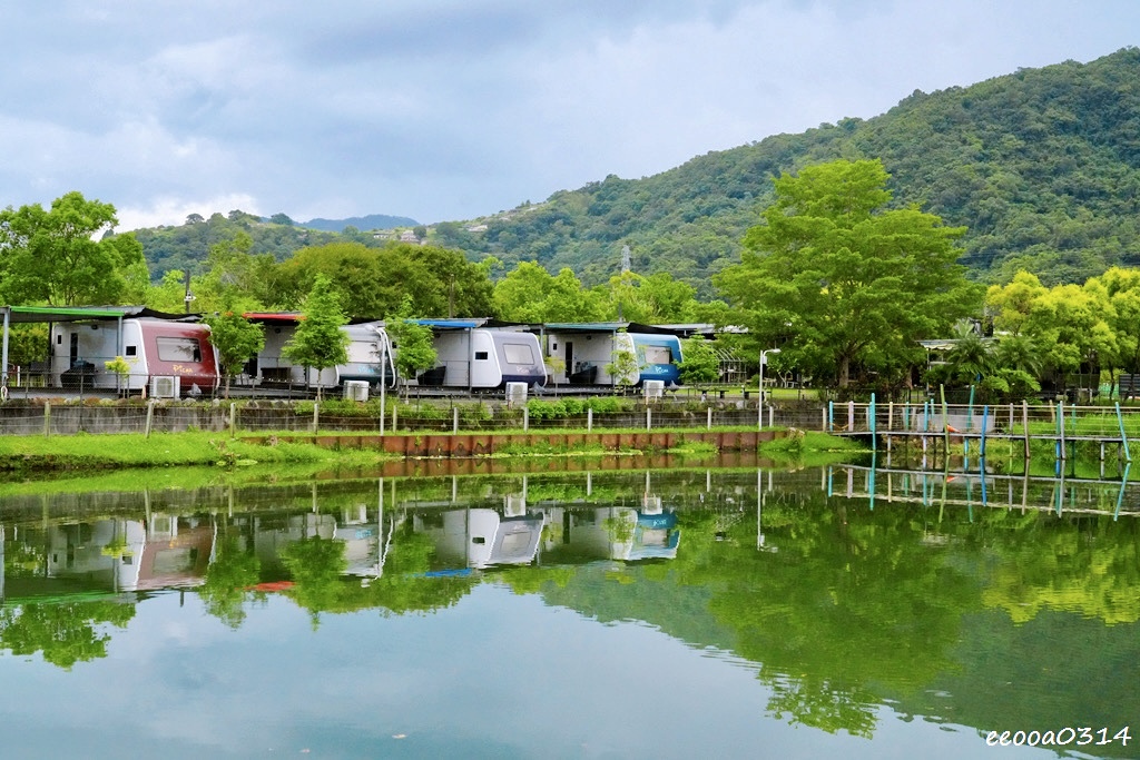 宜蘭員山玩水景點「雷公埤」天然湧泉戲水趣,親子觀察小魚小蝦的 宜蘭員山玩水景點「雷公埤」天然湧泉戲水趣,親子觀察小魚小蝦的