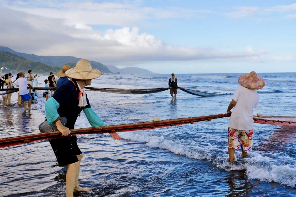 鐵道浪花小旅行|東北角一日遊 × 牽罟體驗 × 外澳月夜浪花