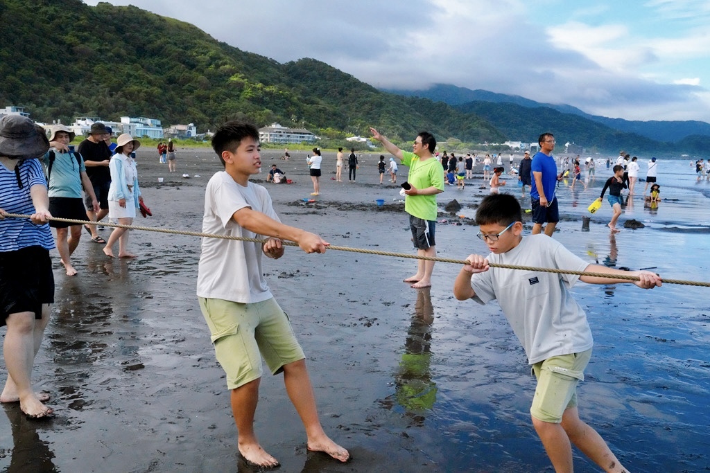 鐵道浪花小旅行|東北角一日遊 × 牽罟體驗 × 外澳月夜浪花