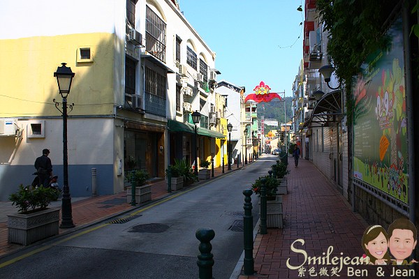 澳門美食推薦!必吃澳門老字號大利來記豬扒包,炭火烤製香嫩豬扒。