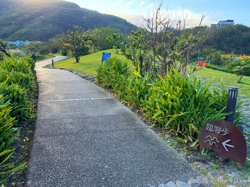 宜蘭縣蘇澳鎮蘇澳北濱公園＋南方澳內埤海灘》蘇澳情人灣美麗的海岸，隱藏版大碗公溜滑梯、彩繪鯊魚牆