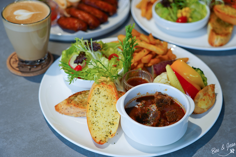 宜蘭樹懶餐廳超萌泰迪羊、鵜鶘秀等你！好吃餐點結合動物樂園，親子放電首選~