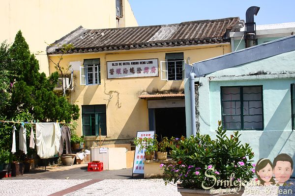 澳門美食推薦!必吃澳門老字號大利來記豬扒包,炭火烤製香嫩豬扒。