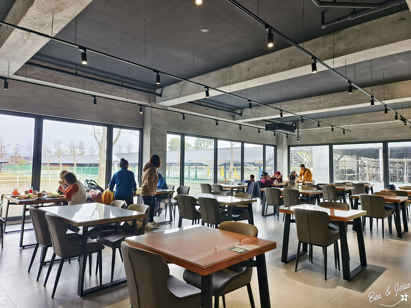 宜蘭樹懶餐廳超萌泰迪羊、鵜鶘秀等你！好吃餐點結合動物樂園，親子放電首選~