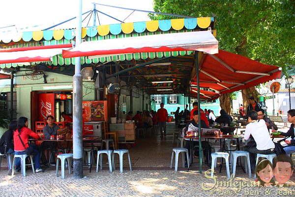 澳門美食推薦!必吃澳門老字號大利來記豬扒包,炭火烤製香嫩豬扒。