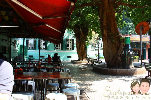 澳門美食推薦!必吃澳門老字號大利來記豬扒包,炭火烤製香嫩豬扒。