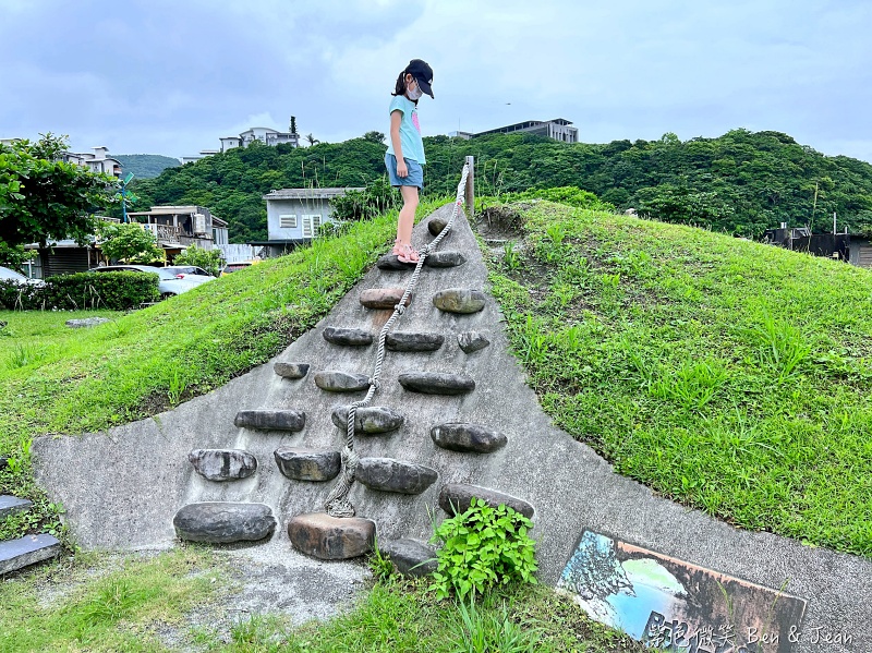 宜蘭縣蘇澳鎮蘇澳北濱公園＋南方澳內埤海灘》蘇澳情人灣美麗的海岸，隱藏版大碗公溜滑梯、彩繪鯊魚牆