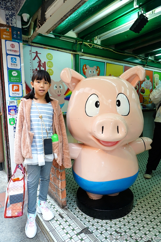 澳門美食推薦!必吃澳門老字號大利來記豬扒包,炭火烤製香嫩豬扒。