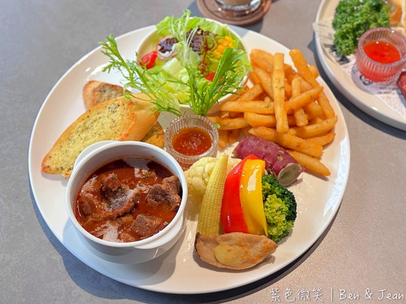 宜蘭樹懶餐廳超萌泰迪羊、鵜鶘秀等你！好吃餐點結合動物樂園，親子放電首選~