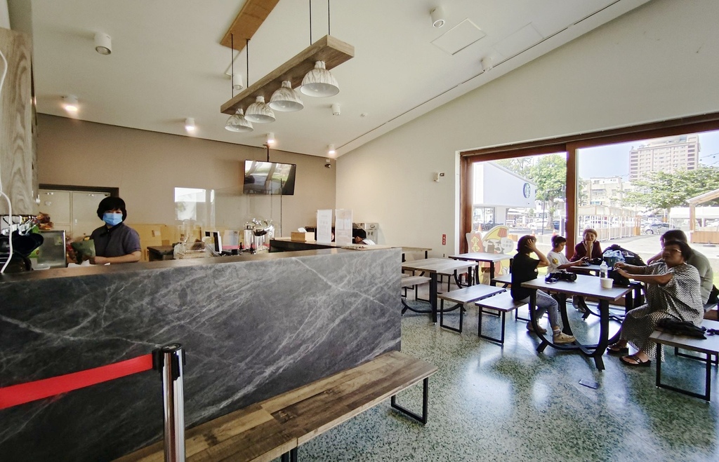 台東市鐵花商圈|快來台東Chill一夏!鐵花村微光市集 感受村長的家日式風情 選購青澤伴手禮 旅宿推薦旅人驛站鐵花文創館|西莉亞玩樂人生 台東市鐵花商圈|快來台東Chill一夏!鐵花村微光市集 感受