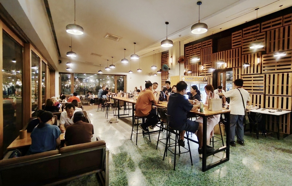 台東市鐵花商圈|快來台東Chill一夏!鐵花村微光市集 感受村長的家日式風情 選購青澤伴手禮 旅宿推薦旅人驛站鐵花文創館|西莉亞玩樂人生 台東市鐵花商圈|快來台東Chill一夏!鐵花村微光市集 感受