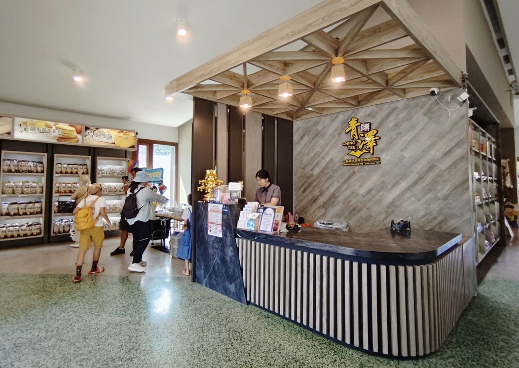 台東市鐵花商圈|快來台東Chill一夏!鐵花村微光市集 感受村長的家日式風情 選購青澤伴手禮 旅宿推薦旅人驛站鐵花文創館|西莉亞玩樂人生 台東市鐵花商圈|快來台東Chill一夏!鐵花村微光市集 感受