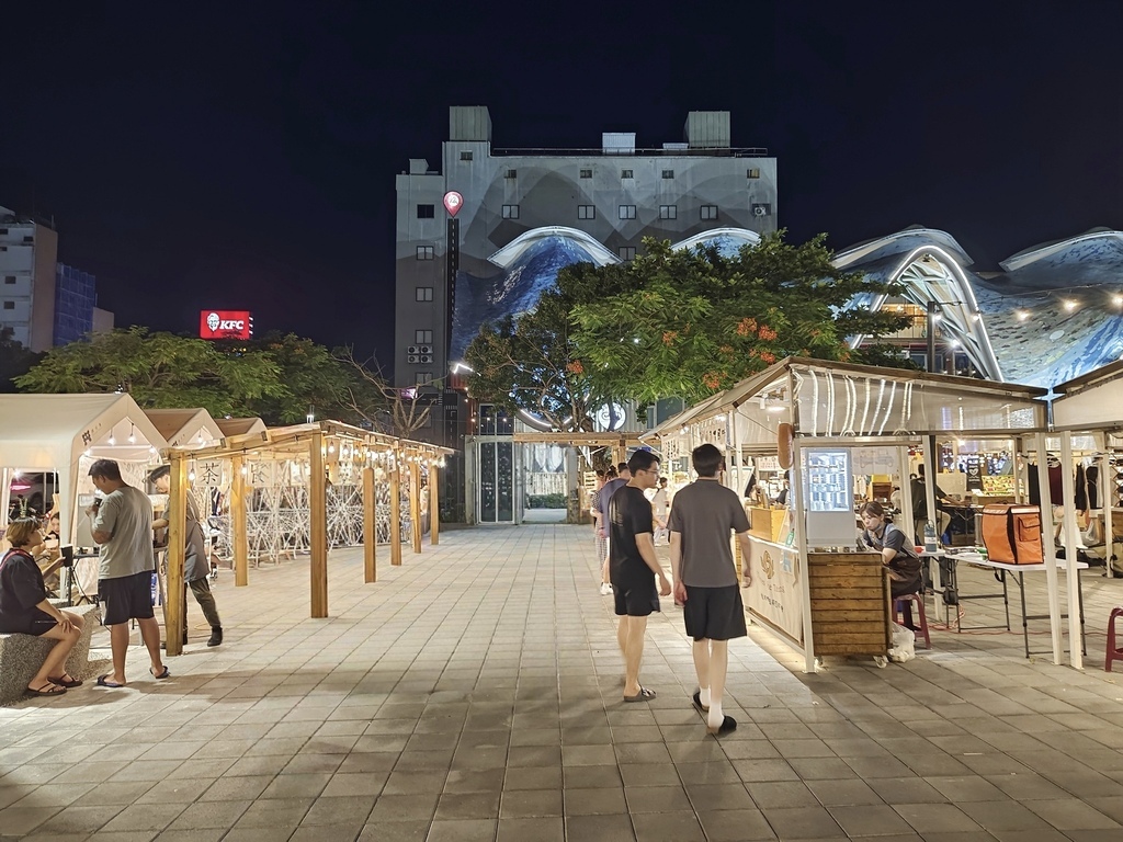 台東市鐵花商圈|快來台東Chill一夏!鐵花村微光市集 感受村長的家日式風情 選購青澤伴手禮 旅宿推薦旅人驛站鐵花文創館|西莉亞玩樂人生 台東市鐵花商圈|快來台東Chill一夏!鐵花村微光市集 感受