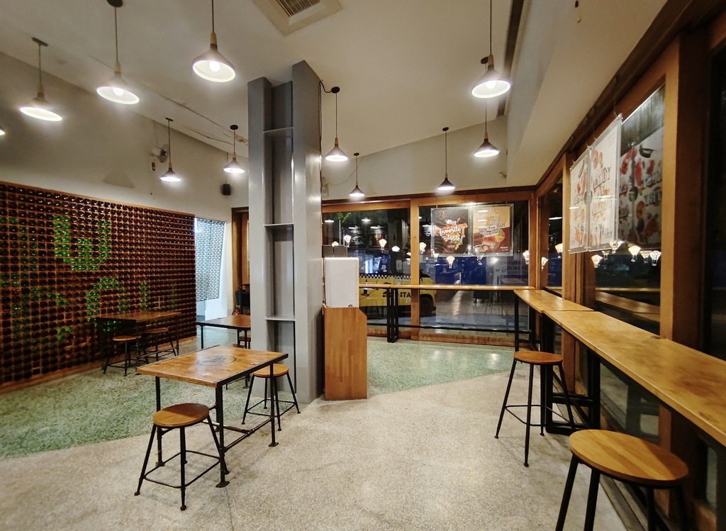 台東市鐵花商圈|快來台東Chill一夏!鐵花村微光市集 感受村長的家日式風情 選購青澤伴手禮 旅宿推薦旅人驛站鐵花文創館|西莉亞玩樂人生 台東市鐵花商圈|快來台東Chill一夏!鐵花村微光市集 感受