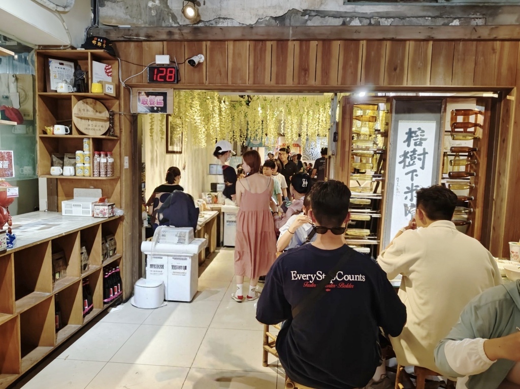 台東市鐵花商圈|快來台東Chill一夏!鐵花村微光市集 感受村長的家日式風情 選購青澤伴手禮 旅宿推薦旅人驛站鐵花文創館|西莉亞玩樂人生 台東市鐵花商圈|快來台東Chill一夏!鐵花村微光市集 感受