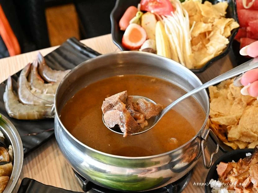 台中市西屯區珍好味職人鍋物｜台中人氣百元小火鍋，8/15前享第二鍋半價，還有浮誇卜卜鍋、蝦趴鍋新上市！