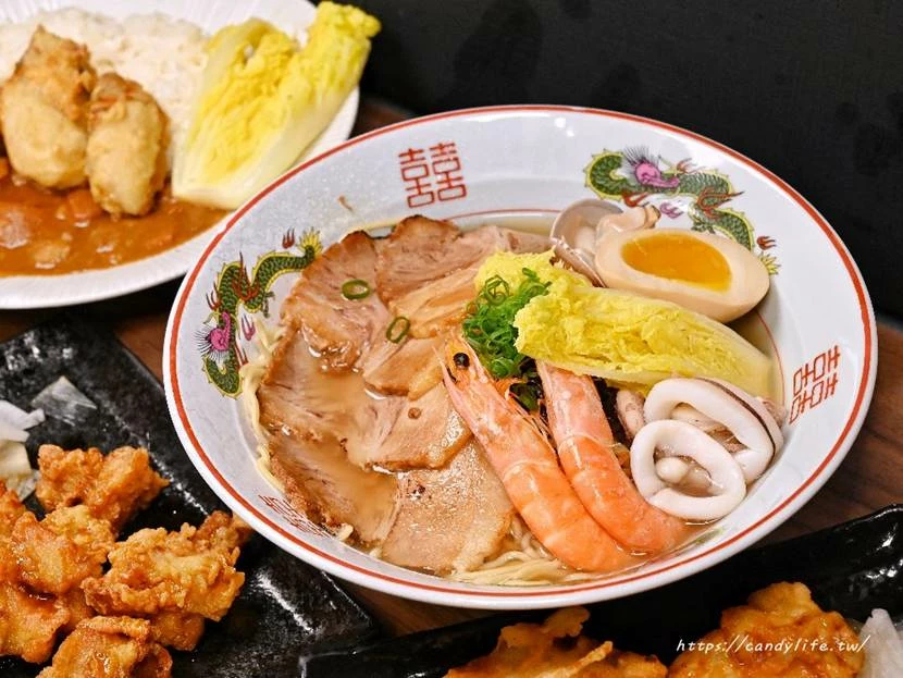 台中市西區島之麵屋｜台中新開幕淡麗系拉麵專賣，清爽湯頭讓人一再回味，還有日式咖哩飯