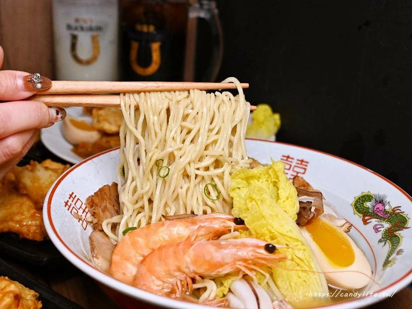 台中市西區島之麵屋｜台中新開幕淡麗系拉麵專賣，清爽湯頭讓人一再回味，還有日式咖哩飯
