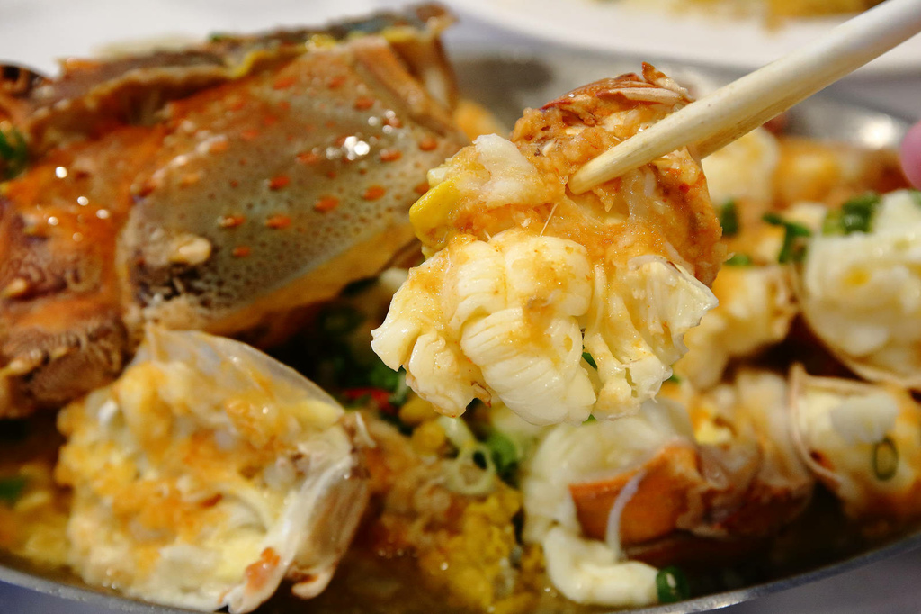 全新龜吼漁夫市集，一樓32攤生鮮攤位、二樓12家代客料理餐廳