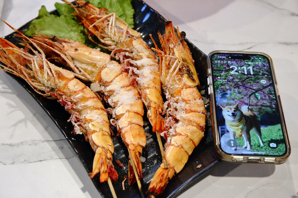 全新龜吼漁夫市集，一樓32攤生鮮攤位、二樓12家代客料理餐廳