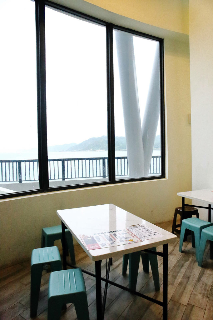 全新龜吼漁夫市集，一樓32攤生鮮攤位、二樓12家代客料理餐廳