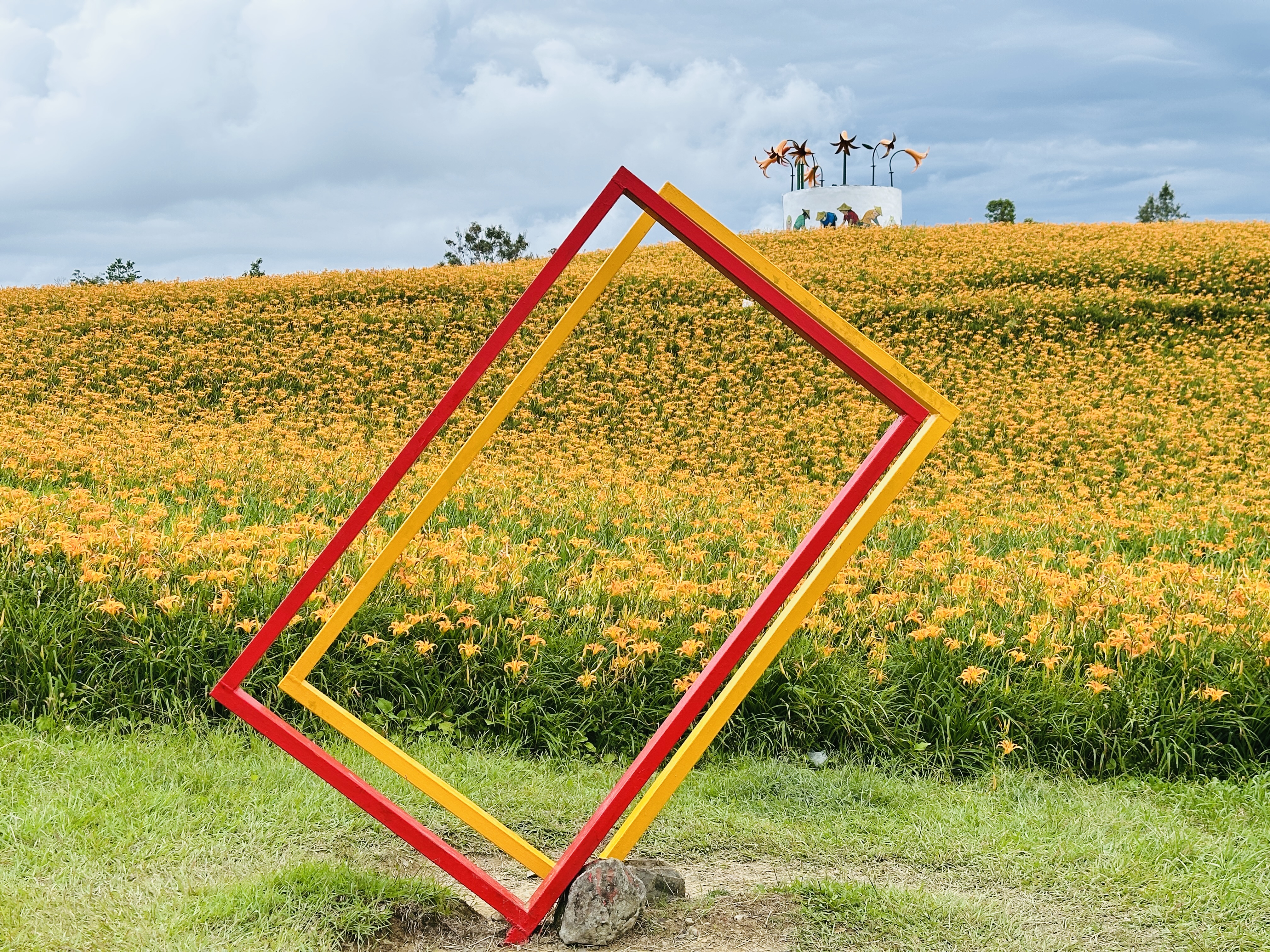 2025赤科山金針花季一日遊｜花海拍照秘境、窯燒金針體驗＋加