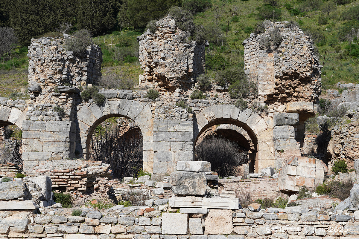 土耳其【土耳其蜜月旅遊】Ephesus Archaeological Site 艾菲索斯古城（以弗所）｜漫步千年古羅馬遺址令人驚嘆。土耳其景點