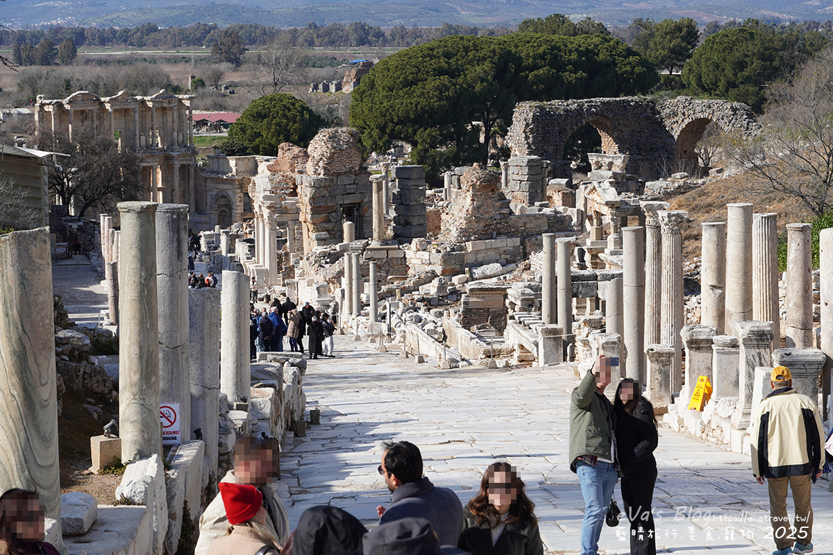 土耳其【土耳其蜜月旅遊】Ephesus Archaeological Site 艾菲索斯古城（以弗所）｜漫步千年古羅馬遺址令人驚嘆。土耳其景點
