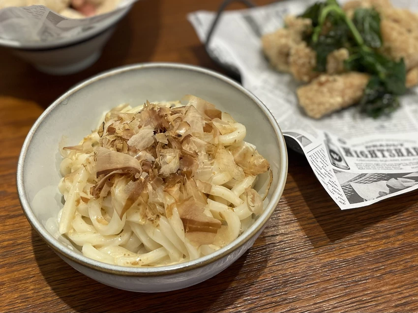 台北市中山區拾参Bistro - 近行天宮捷運站4號出口的日式風格炸物小店，提供甜鹹炸物/咖哩飯/烏龍冷麵/飲料/外帶便當(*^__^*)