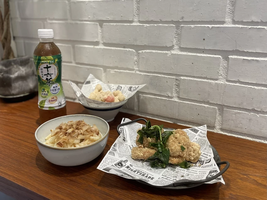 台北市中山區拾参Bistro - 近行天宮捷運站4號出口的日式風格炸物小店，提供甜鹹炸物/咖哩飯/烏龍冷麵/飲料/外帶便當(*^__^*)