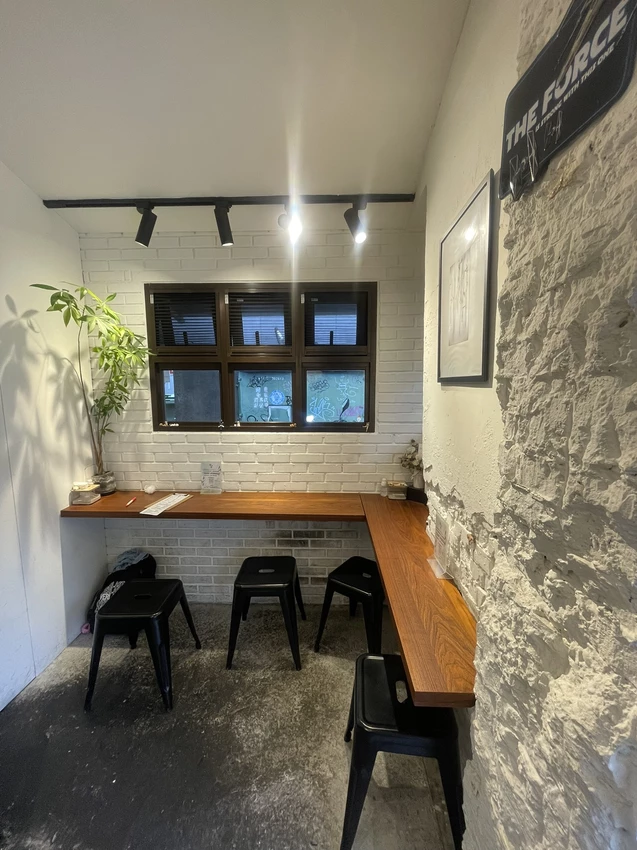 台北市中山區拾参Bistro - 近行天宮捷運站4號出口的日式風格炸物小店，提供甜鹹炸物/咖哩飯/烏龍冷麵/飲料/外帶便當(*^__^*)