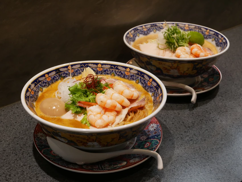 台中市中區麵屋海鳴-鄰近台中火車站的蝦湯拉麵，推薦濃厚海老、馬薩拉海老，拉麵皆可免費加麵、加飯一次(*≧ω≦)