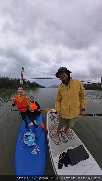 不用擔心不會游泳！福隆雙溪河SUP，教練專業指導，還幫你拍出網美照！
