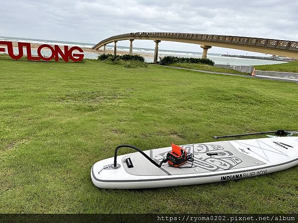 不用擔心不會游泳！福隆雙溪河SUP，教練專業指導，還幫你拍出網美照！